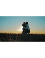 تصویر استوک مادر و فرزندی | فوتیج احساسی مادر و کودک در غروب - Image 3