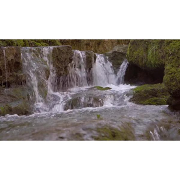 آبشار و دره‌ای زیبا در سوئیس | ویدیو استوک ابشار زیبا