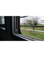 منظره زیبا از پنجره قطار در مسیر | نمای سفر قطار شهری - Image 2