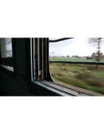 منظره زیبا از پنجره قطار در مسیر | نمای سفر قطار شهری - Image 4