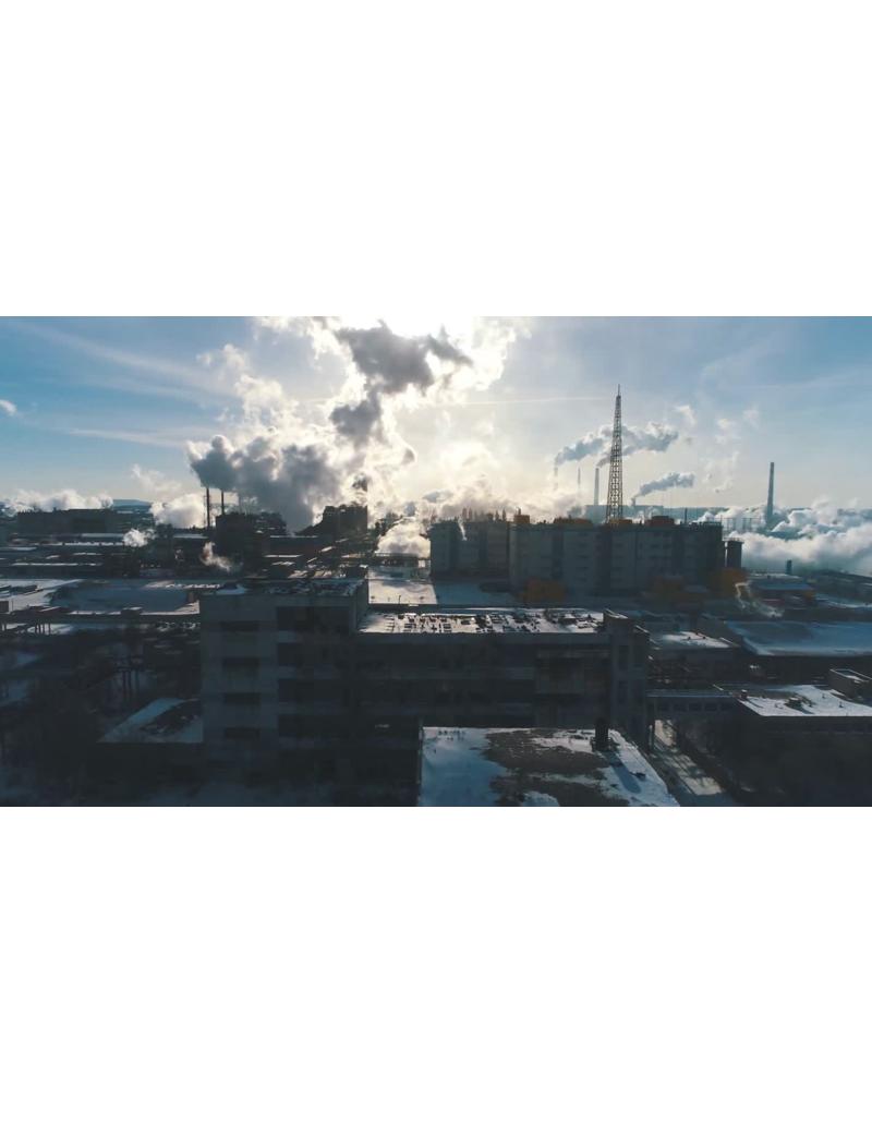 کارخانه شیمیایی و دودکش صنعتی | نمای صنعتی کارخانه شیمیایی و دودکش صنعتی | نمای صنعتی