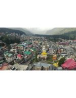 پانورامای شهر کوچک آسیایی در کوهستان | منظره شهری