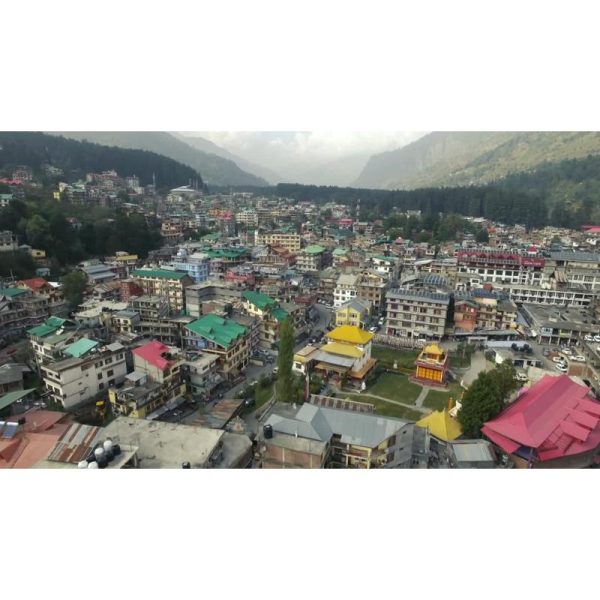 پانورامای شهر کوچک آسیایی در کوهستان | منظره شهری