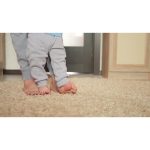 لحظه‌های زیبا: ویدیو استوک از نخستین قدم‌های کودک