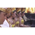 ویدیو استوک عبادت مردم بالی با لباس سنتی بالی‌نزی