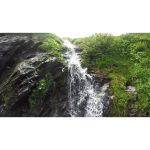 ویدیو استوک آبشار در کوهستان با حرکت آهسته