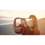 ویدیو استوک دختر نوجوان با پیراهن قرمز و لبخند