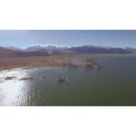 ویدیو استوک دریاچه کوهستانی در بیابان