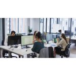 ویدیو استوک همکاران تجاری متنوع در حال کار در دفتر