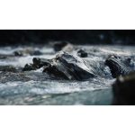 ویدیو استوک از رودخانه شفاف در کوه‌های کارپات