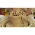 ویدیو استوک فرآیند ساخت سفال در چرخ سفالگری