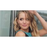 ویدیو استوک مدل فشن در خیابان برای عکاسی