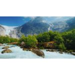 ویدیو استوک رودخانه پر تلاطم در طبیعت نروژ