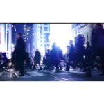 ویدیو استوک افراد در حال پیاده روی در شهر